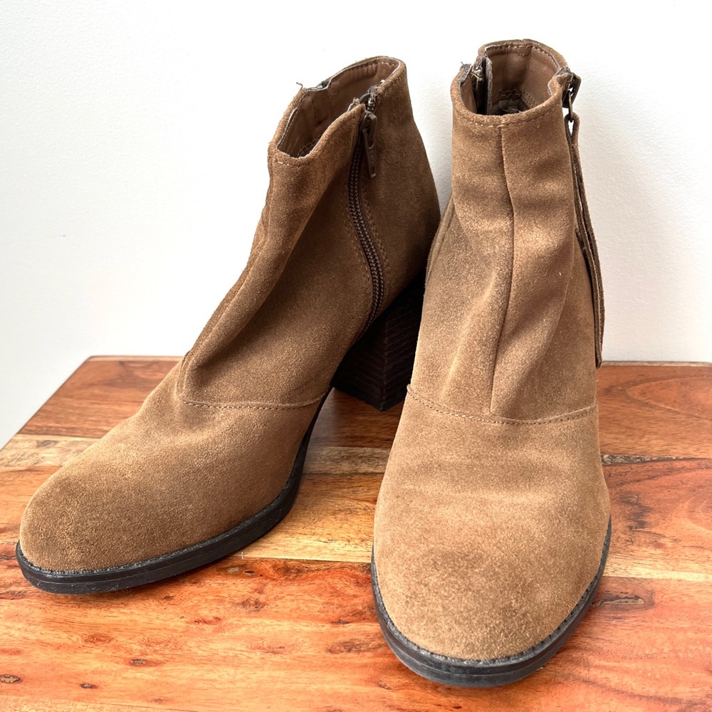 Crown Vintage boots Flynn size 8m suede ankle boots with fringe zipper. - Picture 2 of 13
